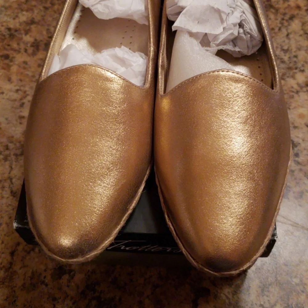 Trotter Gold Liz espadrille Loafer shoes size 9
